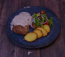 Свинина под грибным соусом с жареным картофелем