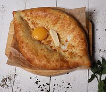 Хачапури по-аджарски с адыгейским сыром и сулугуни
