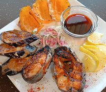 Горбуша на углях с овощами