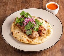 Люля-кебаб из курицы с домашней лепешкой