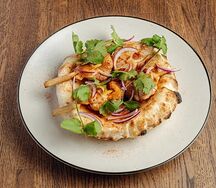 Шашлык из маринованной курицы с домашней лепешкой