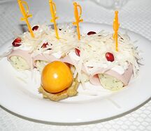Рулетики из ветчины с сыром