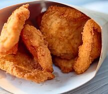 Куриные кусочки филе в панировке