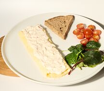 Омлет с камчатским крабом