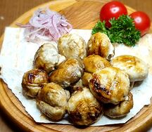На мангале шампиньоны