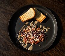 Тартар говядина с трюфельным соусом