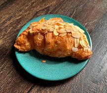 Миндальный круассан
