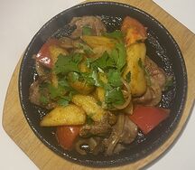 Жаркое с бараниной на сковородочке