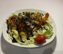 Теплый салат с говядиной