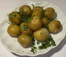 Запеченный картофель с черри с укропом