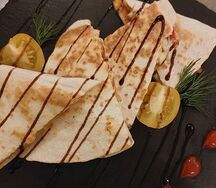 Кесадилья мексиканская с говядиной