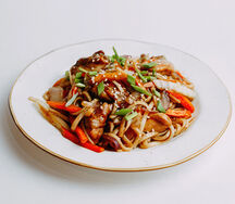 Wok лапша с курицей