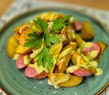 Сосиски с картофельными дольками