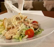 Цезарь с курицей
