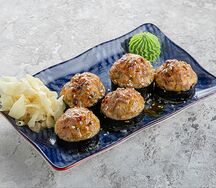 Запеченный ролл с креветкой и лососем
