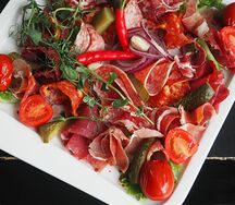 Мясная тарелка