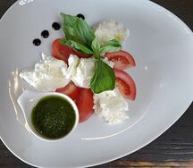 Помидоры с сыром моцарелла