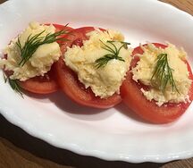 Томаты с сыром и чесноком