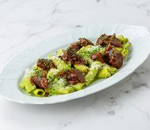 Паста с телячьими щёчками и соусом из халапеньо