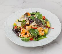 Салат с морепродуктами в сливочном соусе