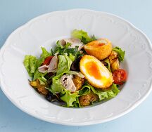 Салат с индейкой, картофелем и яйцом
