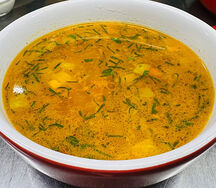 Разварной лосось с овощами