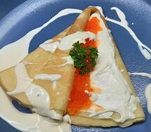 Блин с сыром и красной икрой
