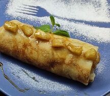 Блин с яблоками и корицей