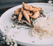 Филе курицы с вешенками в сливочном соусе