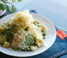 Салат цезарь с курицей