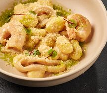 Ньокки с морепродуктами в кокосовом молоке