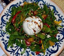 Салат с сыром буррата