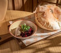 Паштет из куриной печени с вишневым соусом
