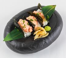 Открытые роллы с королевской креветкой