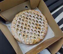 Пирог с финиками и фисташками