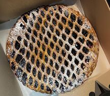 Пирог с лесными ягодами и творожком