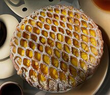Пирог с манго и персиками