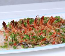 Креветки с фунчозой