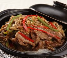 Говядина с грибами, овощами и фунчозой