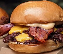 Cheese & Macon Burger