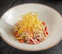 Узбекский салат Саратон с курицей и картофелем пай