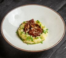 Говяжьи щечки с картофельным пюре