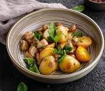 Жареный картофель с грибами