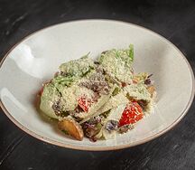 Азербайджанский салат с курицей и грибами