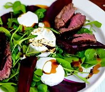 Roast beef & beetroot salad