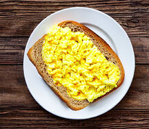Scrambled egg on toast