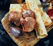 Шашлык из cвинoй шейки