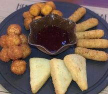 Ассорти печеных сыров