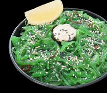 Салат чука с ореховым соусом