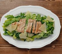 Салат Цезарь с курицей